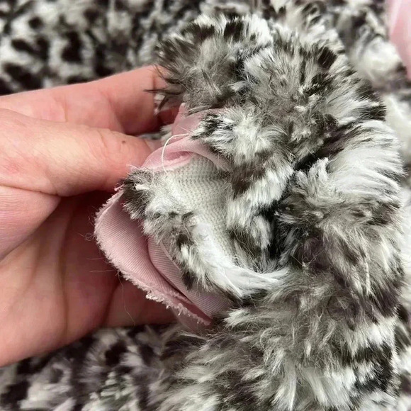 Chasing Fireflies Faux Fur Jacket Girls 7 Black White Soft Snap Front Lined - Picture 10 of 13